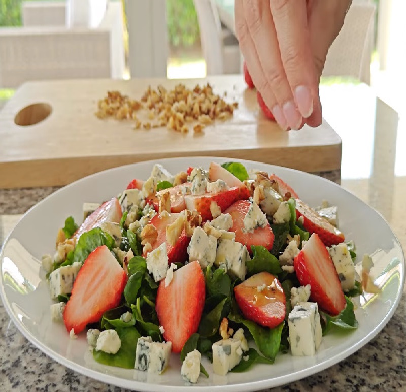 Strawberry Gorgonzola Salad