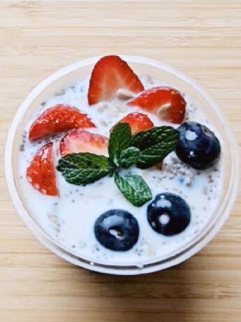 Chia seed Pudding Strawberry & Blueberry