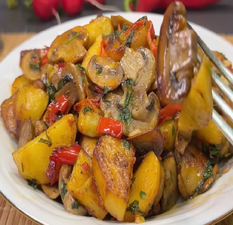 Fried Potatoes with Mushrooms