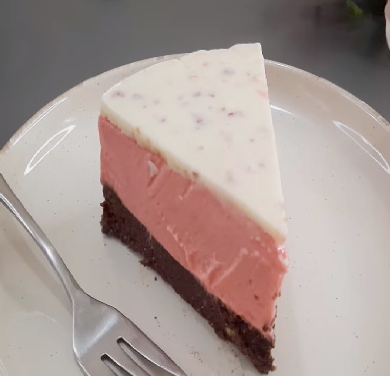 Strawberry Cream Cake